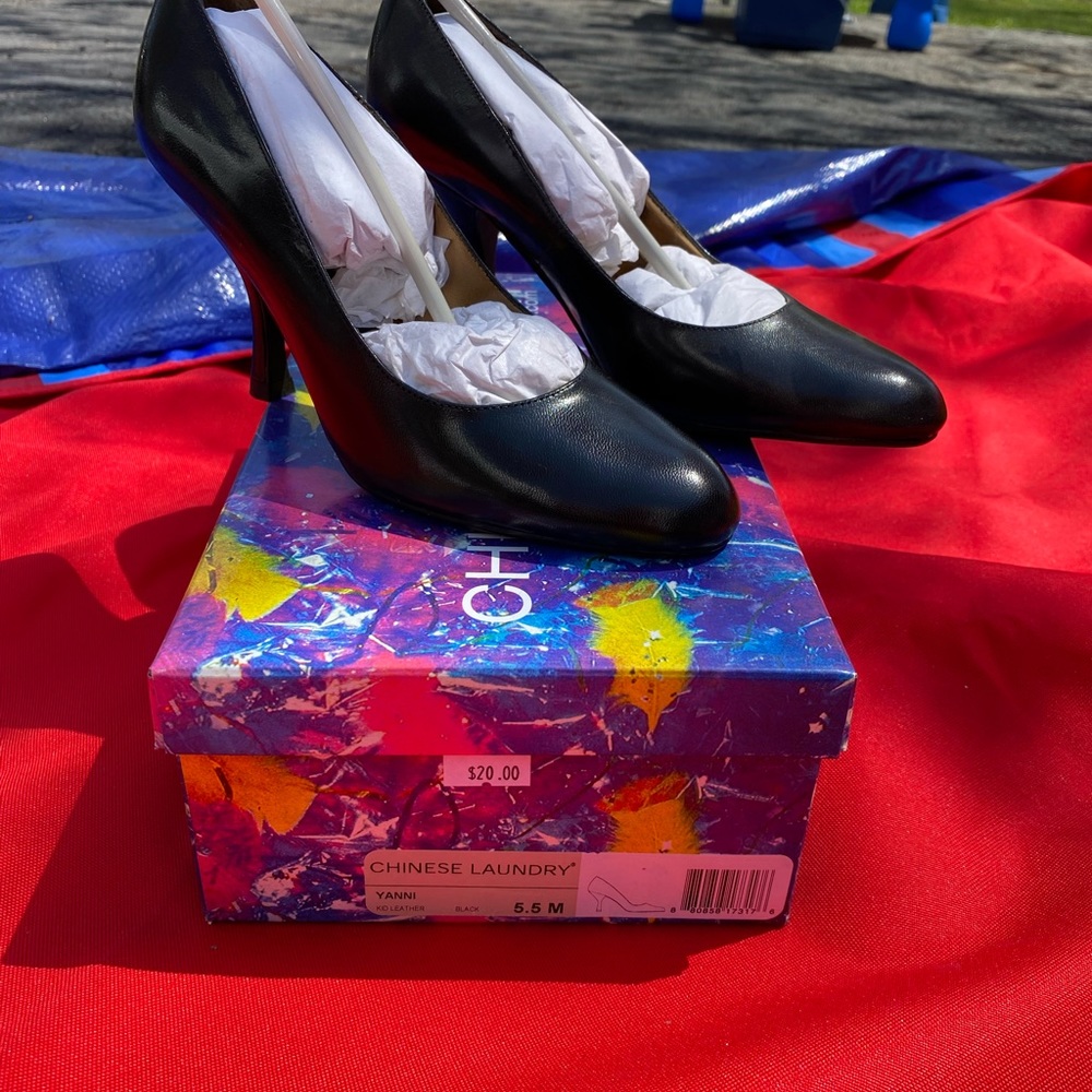 Chinese laundry black patent leather pumps